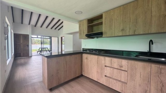 Casa-campestre-en-arriendo-Rionegro-Sector-Batallon-Juan-del-Corral-Antioquia-1
