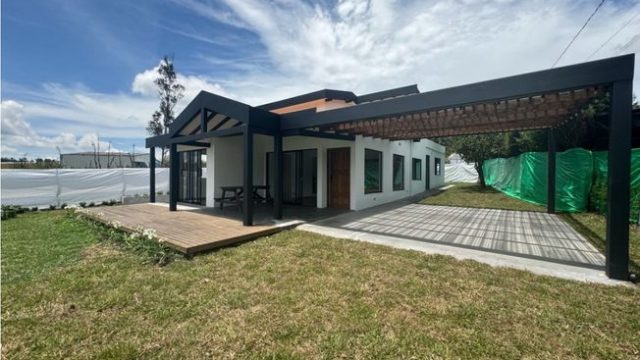 Casa-campestre-en-arriendo-Rionegro-Sector-Batallon-Juan-del-Corral-Antioquia-2