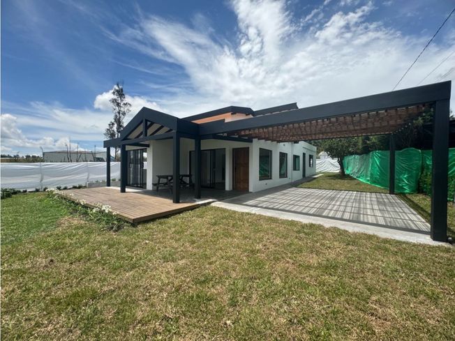 Casa-campestre-en-arriendo-Rionegro-Sector-Batallon-Juan-del-Corral-Antioquia-2