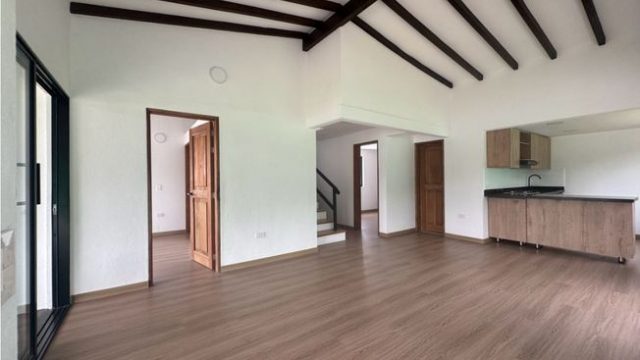 Casa-campestre-en-arriendo-Rionegro-Sector-Batallon-Juan-del-Corral-Antioquia-5