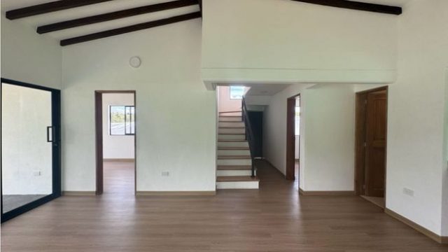 Casa-campestre-en-arriendo-Rionegro-Sector-Batallon-Juan-del-Corral-Antioquia-7