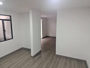 Se arrienda amplia casa de 400 m², a solo una cuadra del parque principal