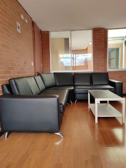 547254690_1297716035381935_4504759700034218980_n