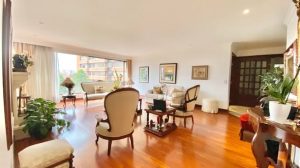 SE VENDE APARTAMENTO EN SANTA BÁRBARA ( Vista a parque ) 204 mts Bogota